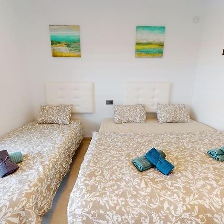 Apartman S Vlastnim Bazenem โอริอุเอลา ภายนอก รูปภาพ