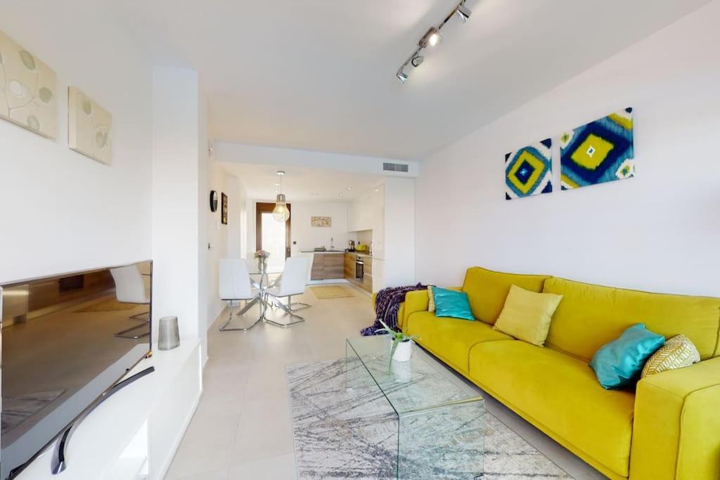 Apartman S Vlastnim Bazenem โอริอุเอลา ภายนอก รูปภาพ
