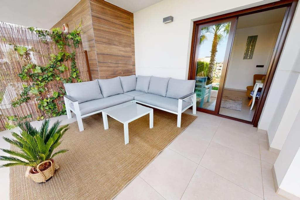Apartman S Vlastnim Bazenem โอริอุเอลา ภายนอก รูปภาพ