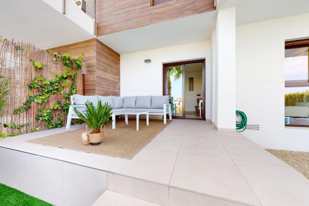 Apartman S Vlastnim Bazenem โอริอุเอลา ภายนอก รูปภาพ