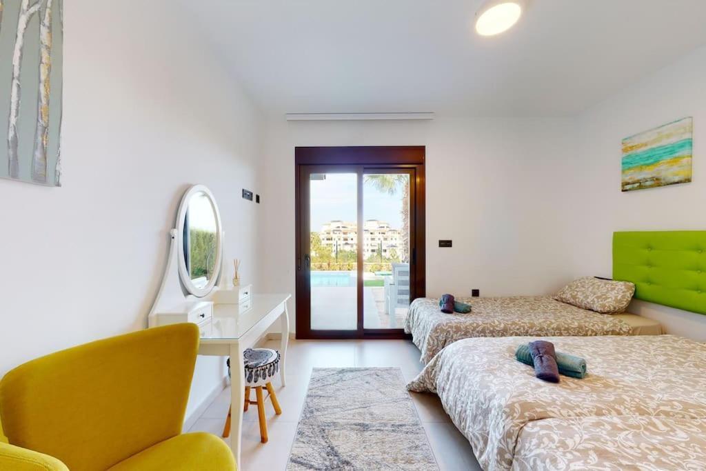 Apartman S Vlastnim Bazenem โอริอุเอลา ภายนอก รูปภาพ