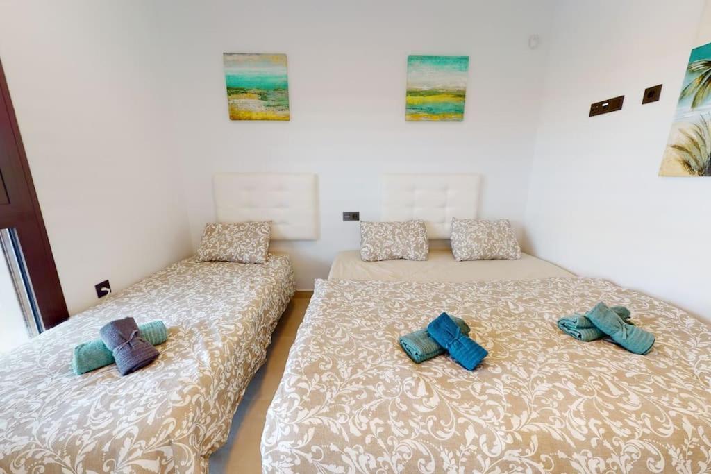 Apartman S Vlastnim Bazenem โอริอุเอลา ภายนอก รูปภาพ